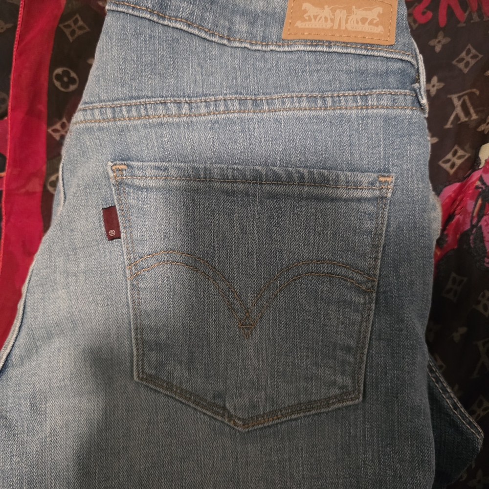 Levi's Women's Light Blue Capri Jeans